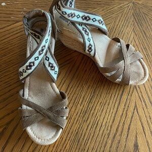 Minnetonka Brown Suede Wedge Sandals 7
